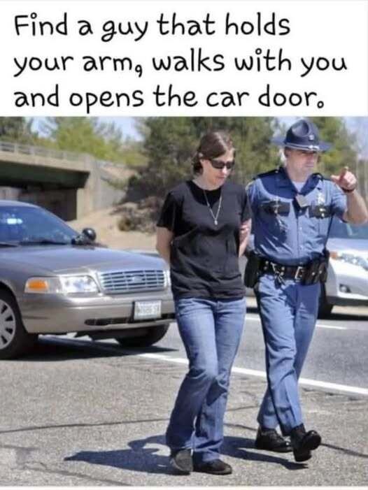 Нашла таки парня - Обнимает за плечи, гуляет со мной, открывает дверь в машине...