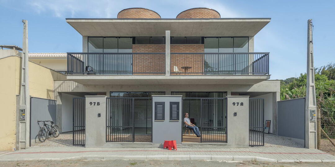 Блокированный дом на четырёх хозяев в Бразилии