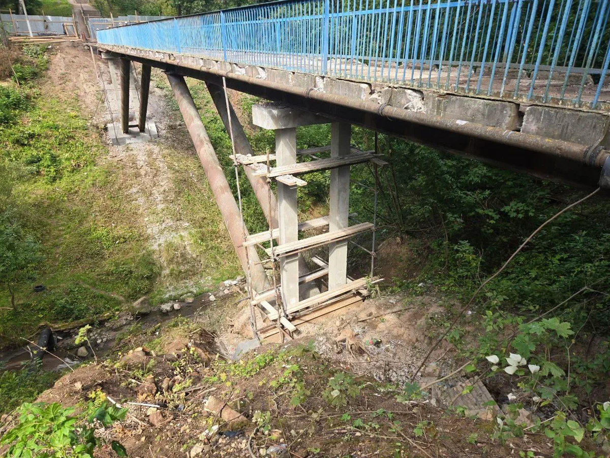 Процесс ремонтных работ моста 