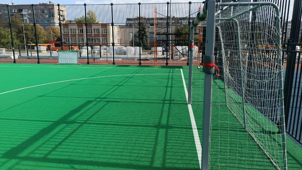    Макеевка ДНР получила от югорчан новое футбольное поле