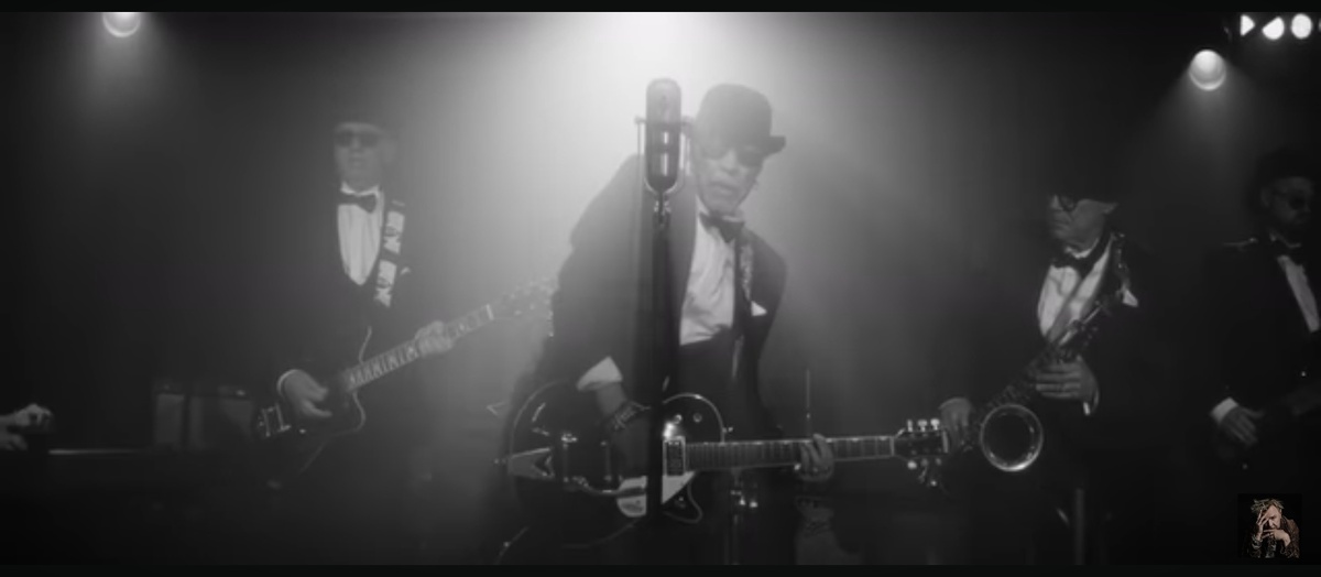 Кадр из клипа