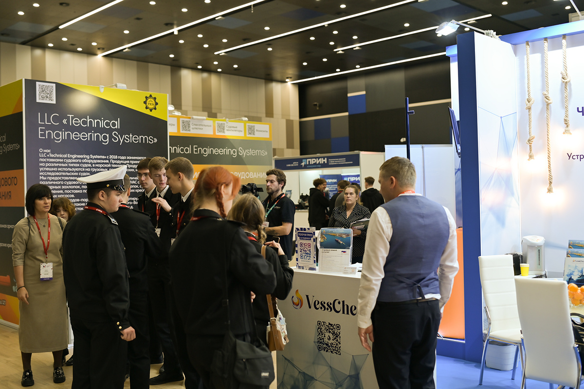 Посетители стенда VessChem