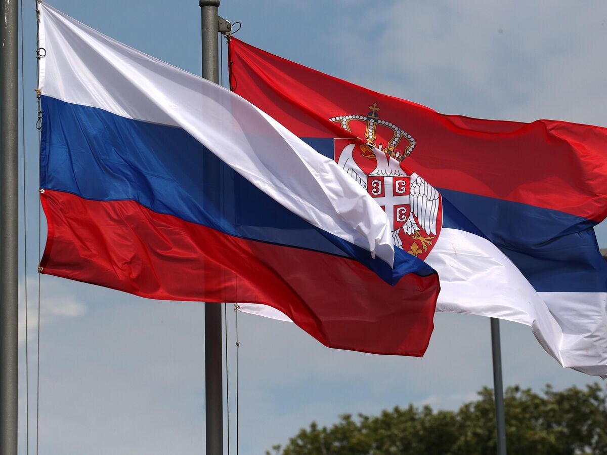    Государственные флаги РФ и Сербии в Белграде© РИА Новости . Валерий Шарифулин/ POOL