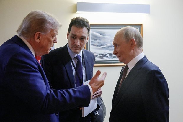    Дональд Трамп и Владимир Путин во время саммита на Аляске   
Gavriil Grigorov / Reuters