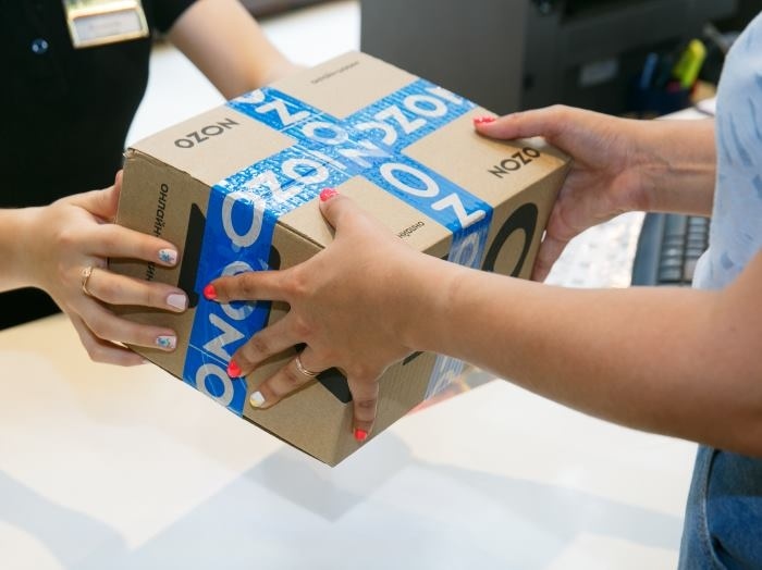 Каждый заказ — это путь через систему штрих-кодов, сканеров и конвейеров.