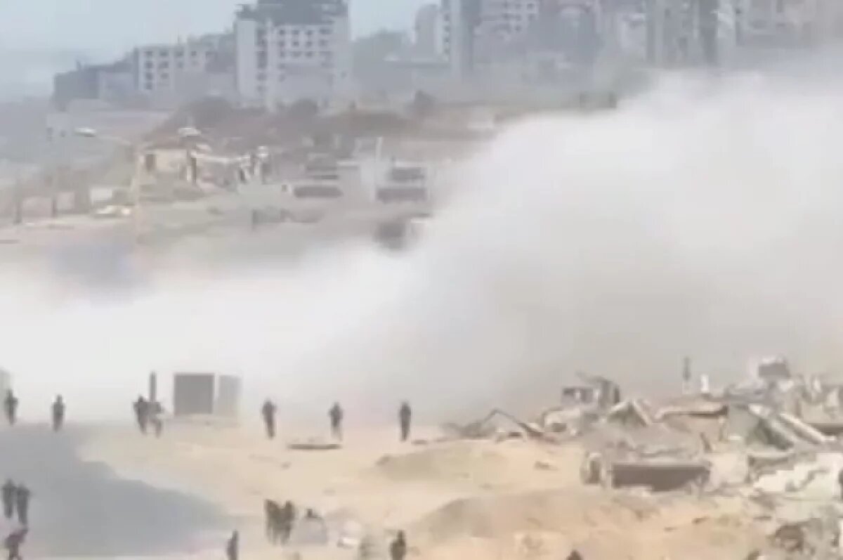    Появились кадры стрельбы из танков по дороге с беженцами в сторону Газы