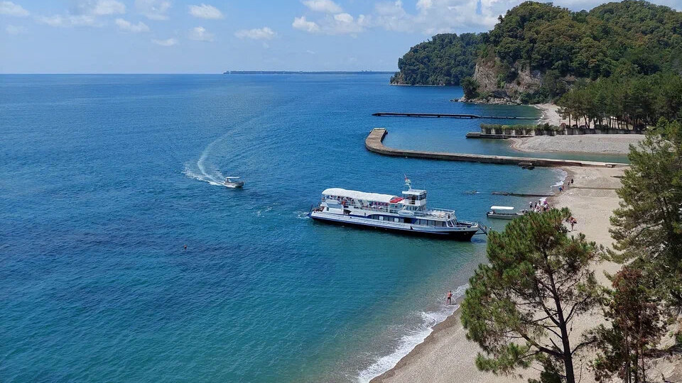 От Пицунды до Золотого берега: где находятся лучшие пляжи Абхазии?