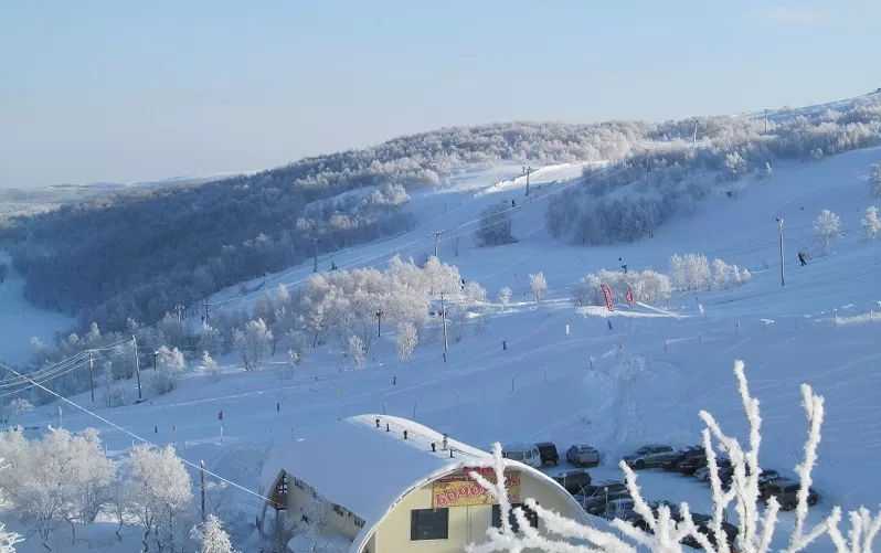 Один из горнолыжных склонов города Мурманск