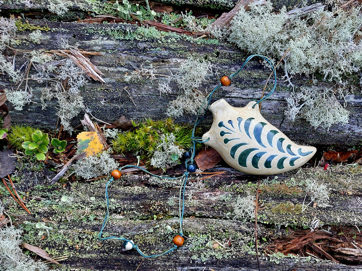 Музыкальный инструмент окарина - глиняная (керамическая) флейта