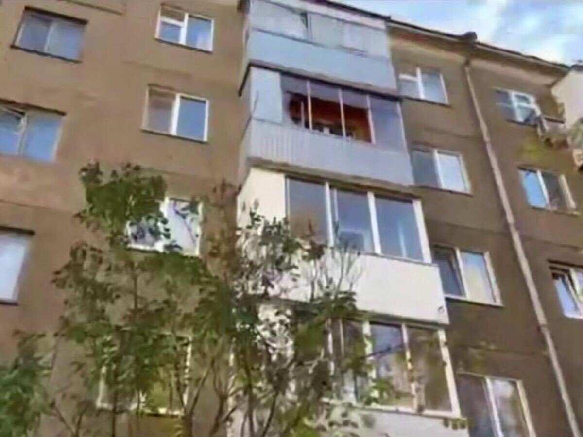    Место проишествия, где уфимец сбросил с четвертого этажа четырехлетнего ребенка. Кадр видео© Прокуратура Республики Башкортостан