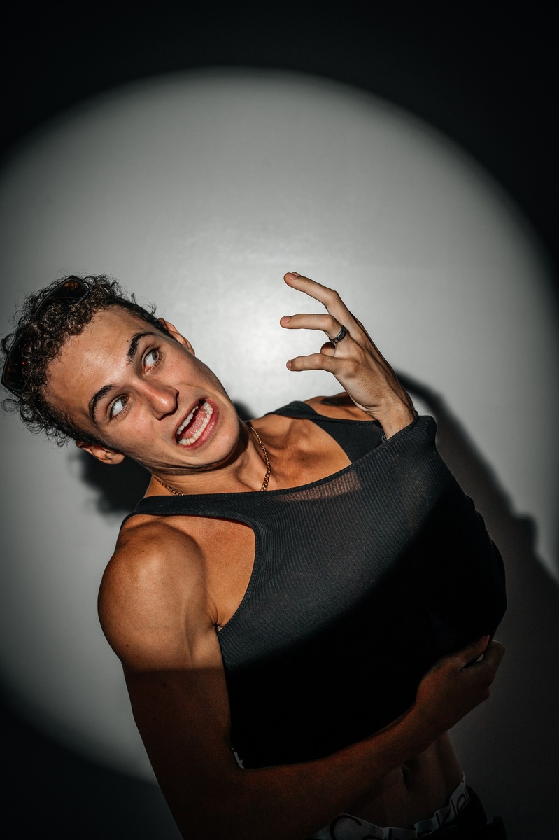 Денис Кучер - студент института современного искусства в Москве. Фото: @matematik2018