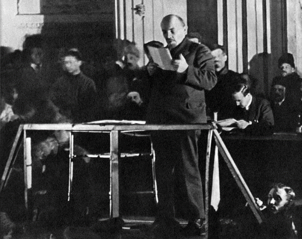 Ленин выступает на X съезде РКП (б) с докладом о переходе к НЭПу. 1921 г. Из открытых источников