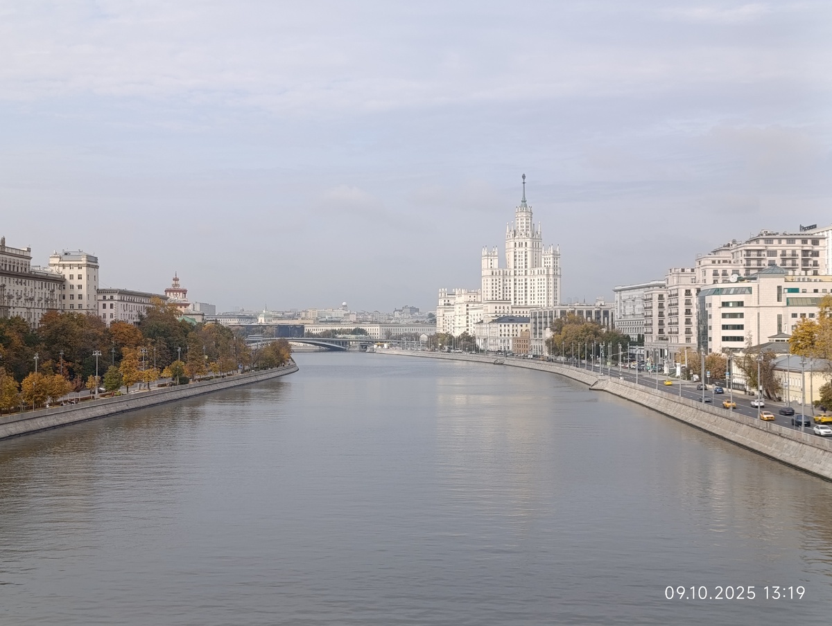 Москва-река. Еду в поезде, появилось время на писанину.