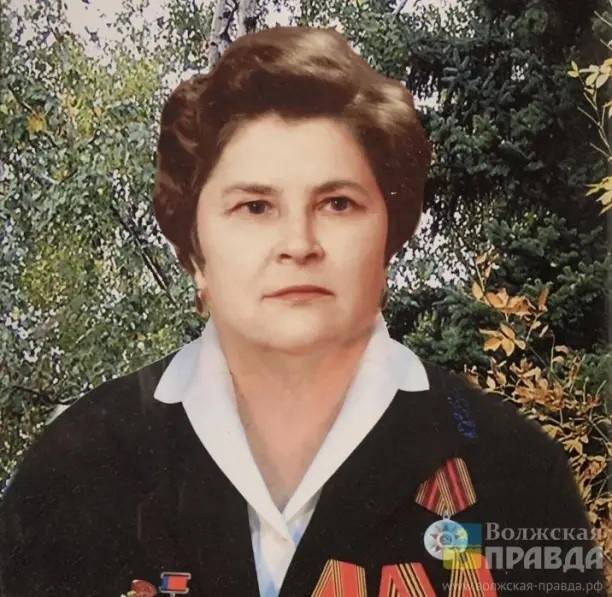     «Читала нам стихи до последних дней»: актриса из Волжского Диана Пожарская трогательно простилась с бабушкой
