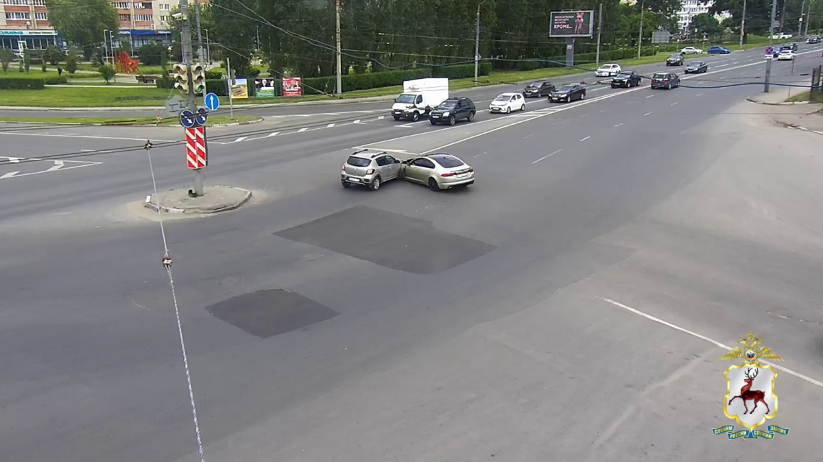    Авария произошла на перекрестке Московского шоссе