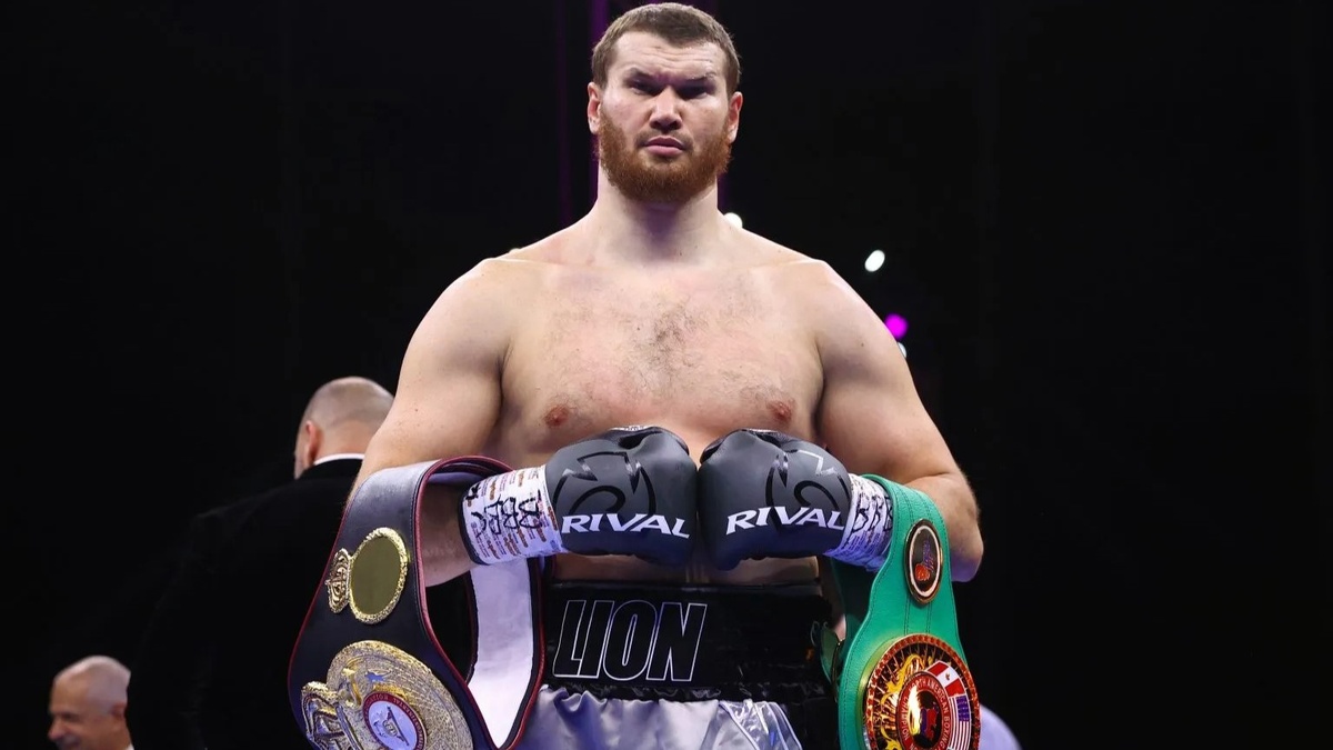 Махмудов с поясами