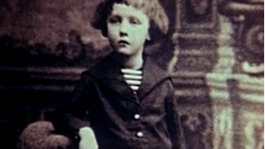 многие представляют его печальным, живущим в далёком мире от обыденных радостей