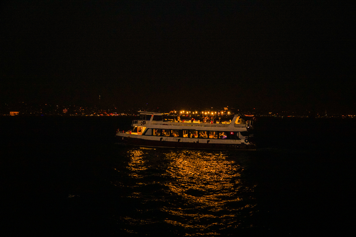 Новогодняя вечеринка на яхте на Босфоре, идеальная локация для салюта над Босфором