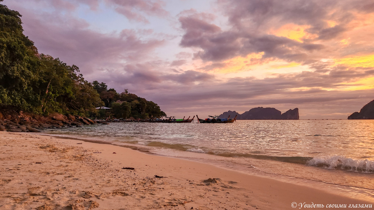Любимый закат на пляже Love Beach