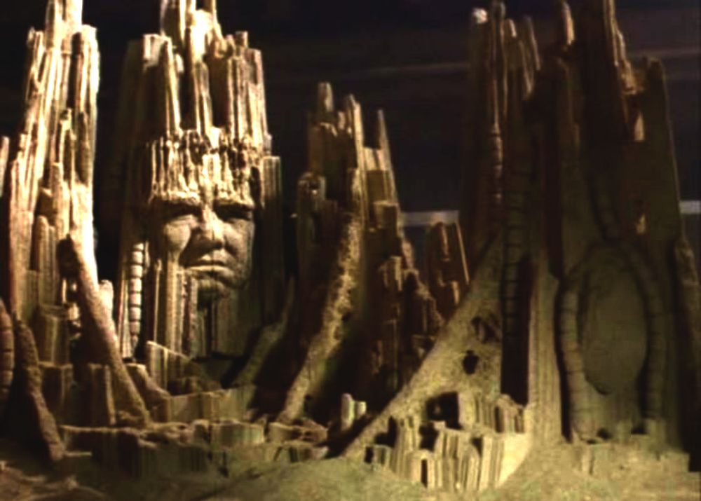 Кадр из эпизода «Песчаные короли»