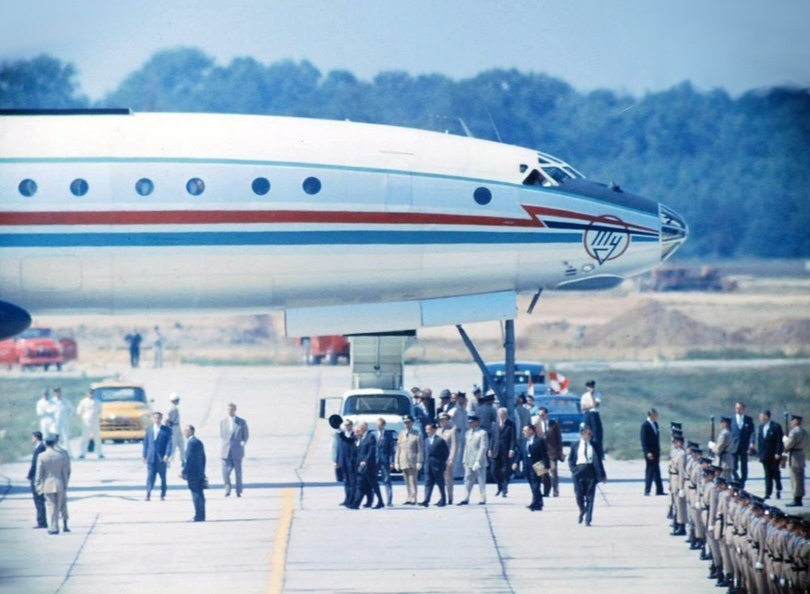 Прилёт Ту-114 (борт Л5611) и встреча Никиты Хрущёва с семьёй и советскими чиновниками в 11:30 утра на базе ВВС США Эндрюс 15 сентября 1959 года.