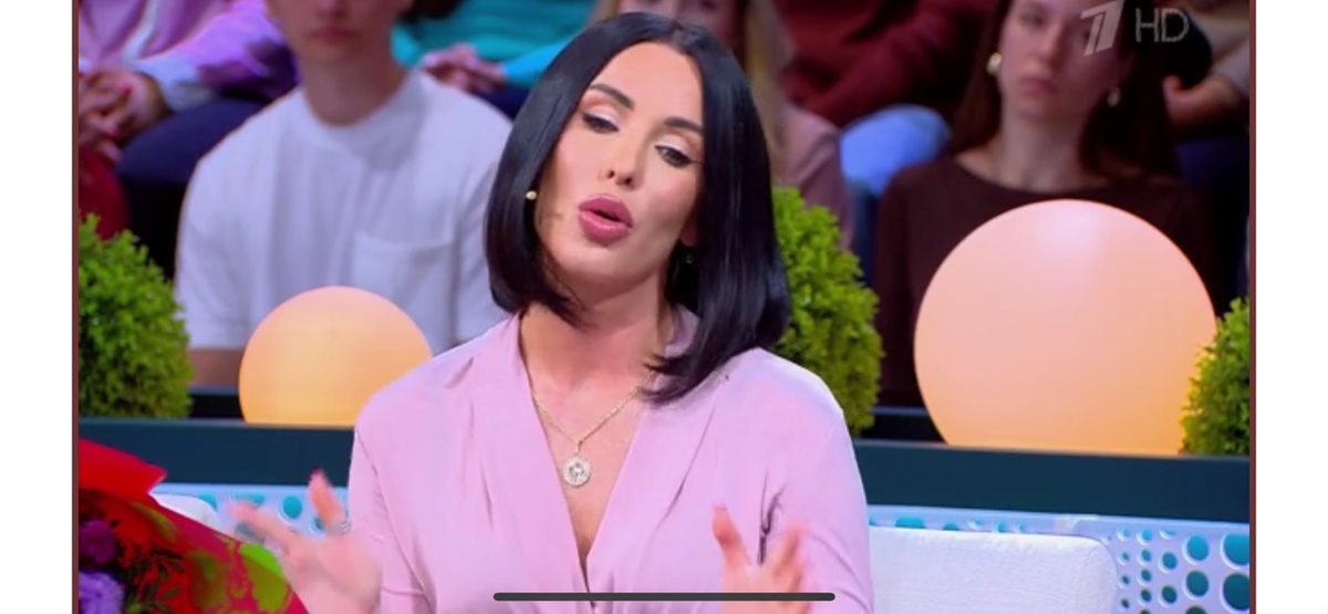 Такая красавица, а парня не выбрала. Фото скрин шот.