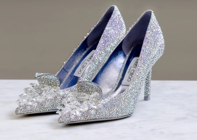 Фото: https://row.jimmychoo.com/