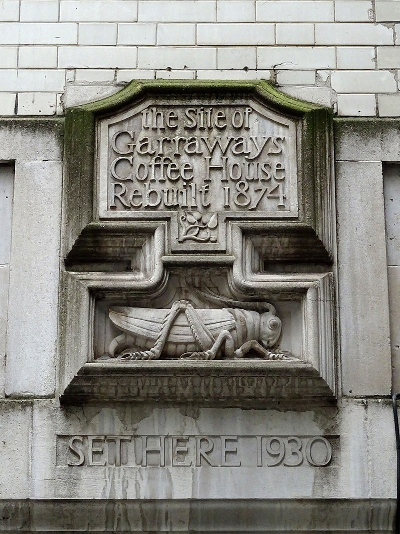Каменная табличка, установленная в 1930 году в честь кофейни "Гарвей". Источник: Wikimedia