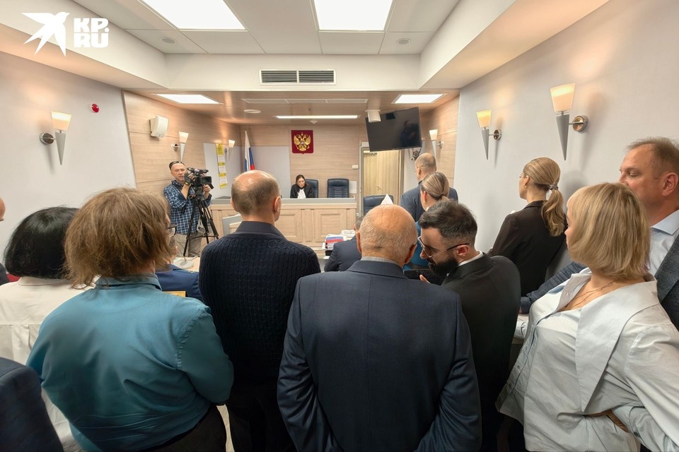    Суд отказался переносить основное заседание на более поздний срок. Оно стартовало сразу же после предварительного. Алексей БУЛАТОВ