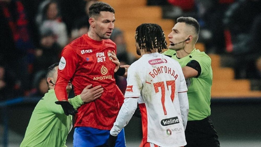 Стычка игроков обеих команд