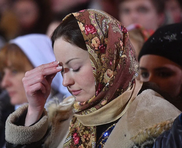 Почему надо креститься, что это даёт. Разговор с батюшкой.