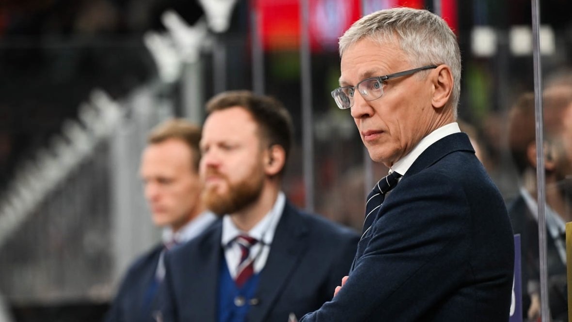    Главный тренер СКА Игорь Ларионов.ХК СКА