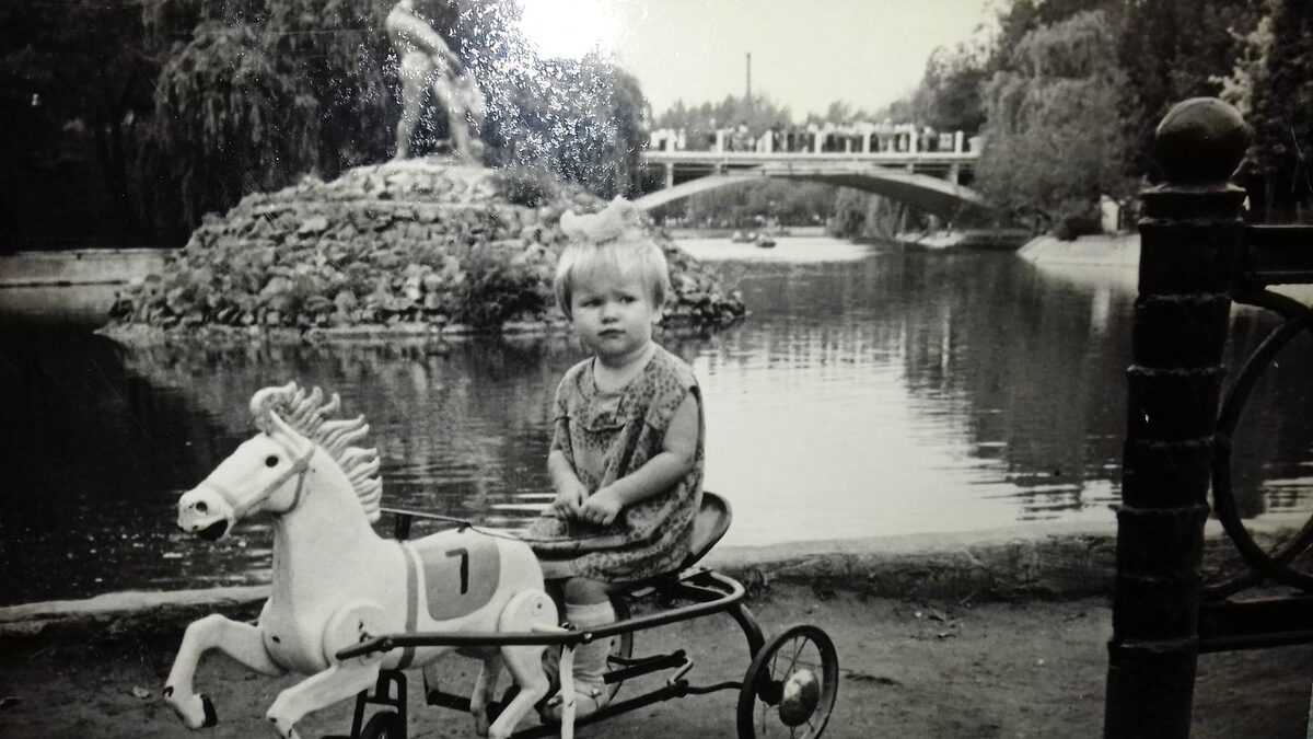 Скульптура-фонтан «Самсон, разрывающий пасть льва» была в парке Чкалова в Днепропетровске. Таинственно исчезла