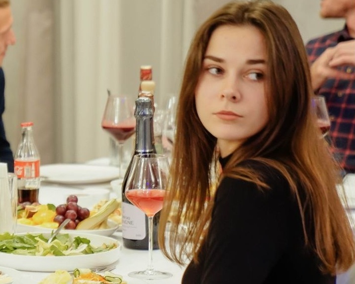 Это я, Юля. Будем знакомы