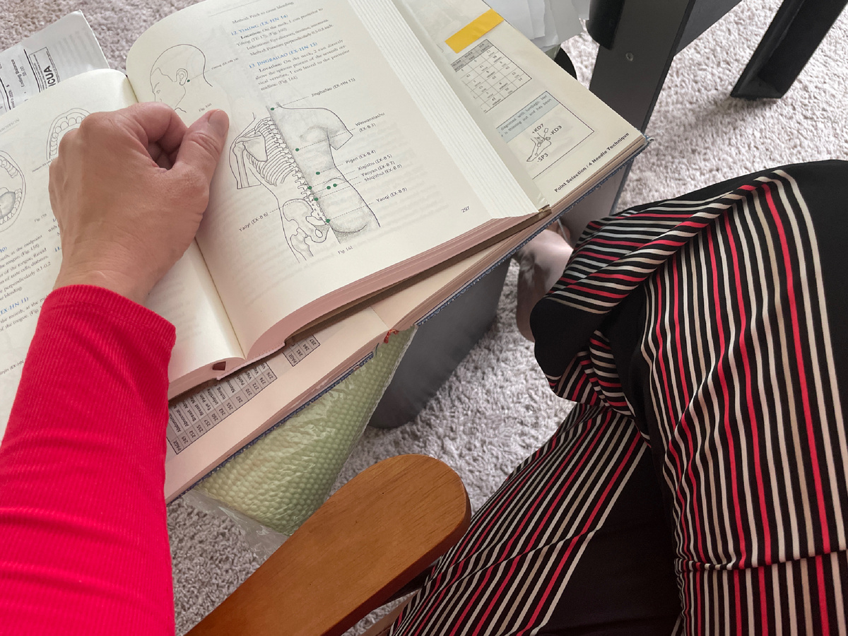 Вроде что-то красненькое есть на мне😂