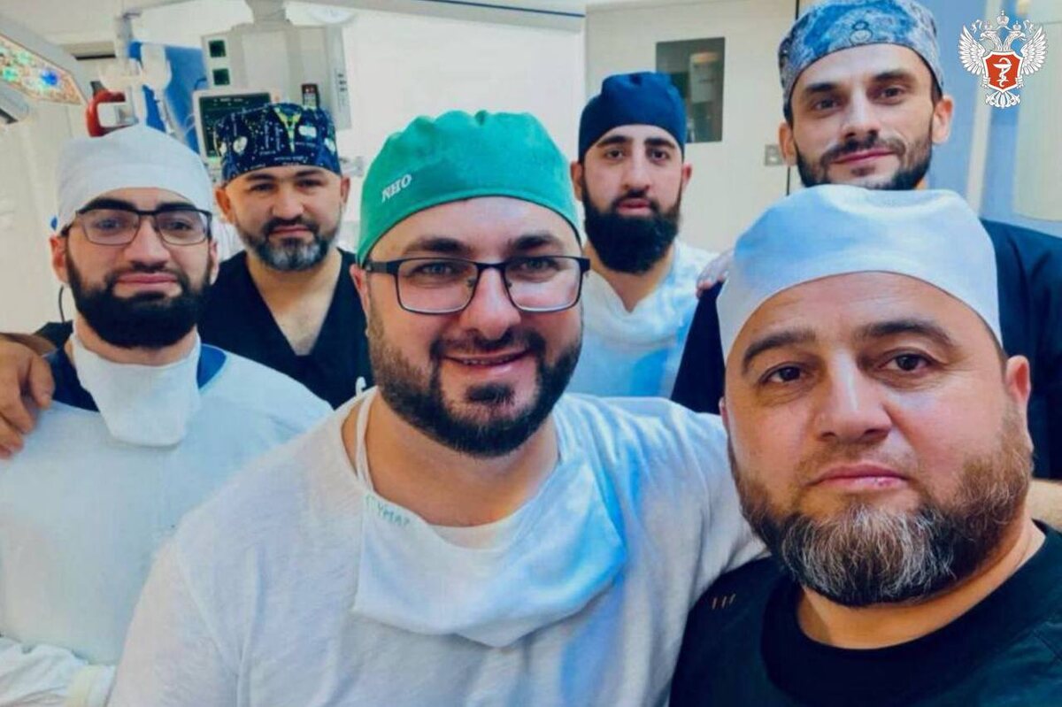 Коллектив нейрохирургов помог пациентке. Фото предоставлено Минздравом