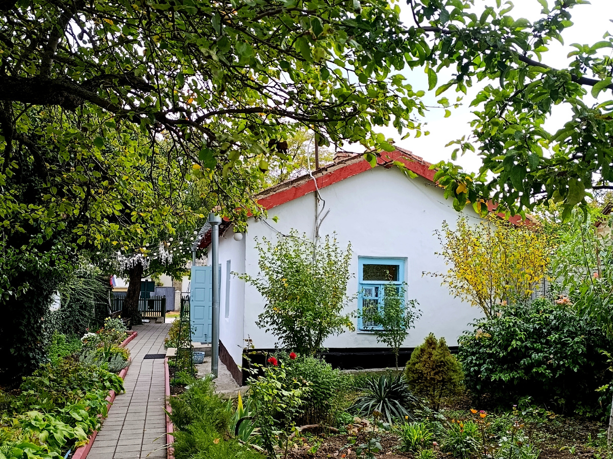 Дом-музей со стороны сада. Фото автора. 