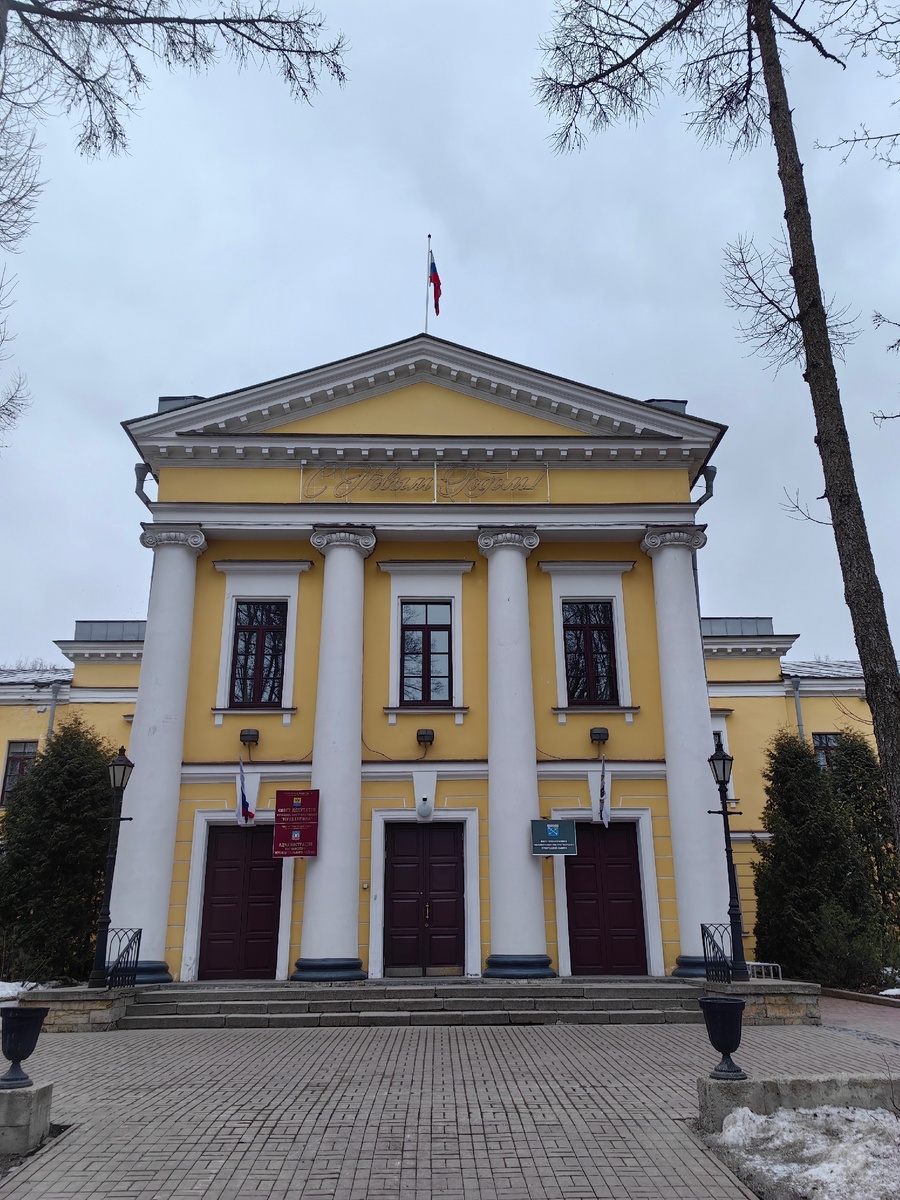 Здание администрации.