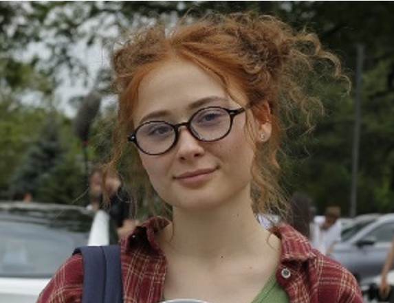 Кадр из сериала "Моя рыжая чудачка" (2025)