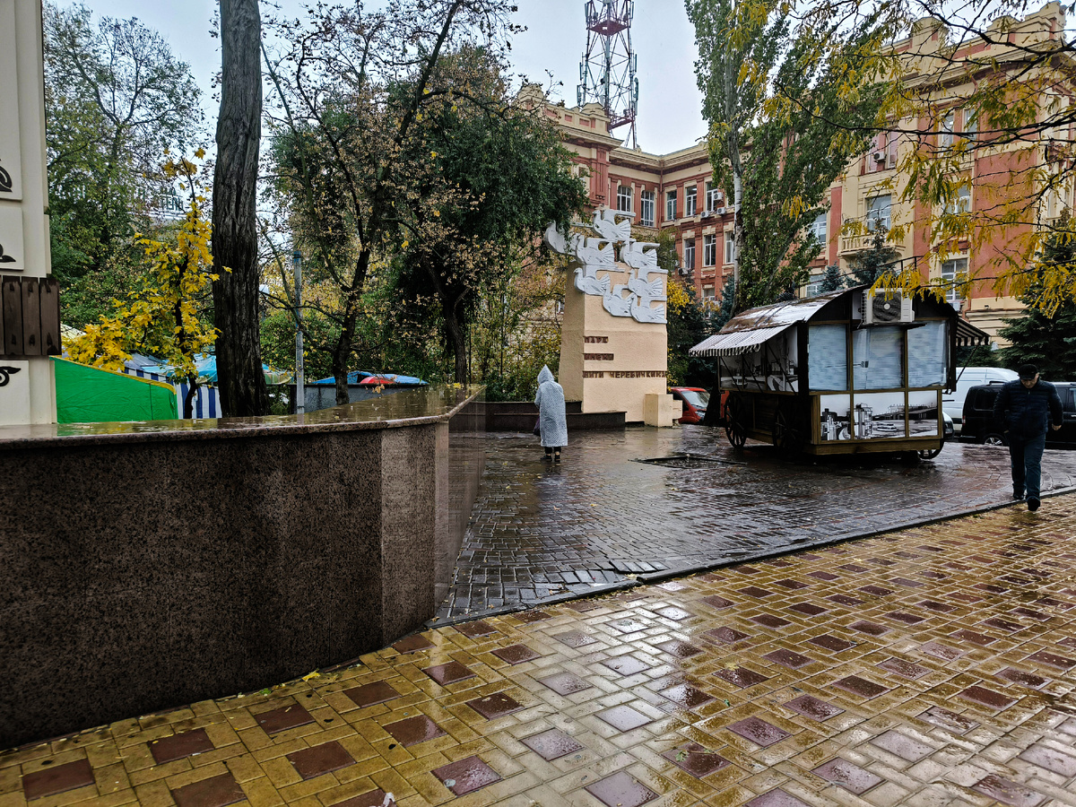 Центральный вход в парк и на ярмарку.