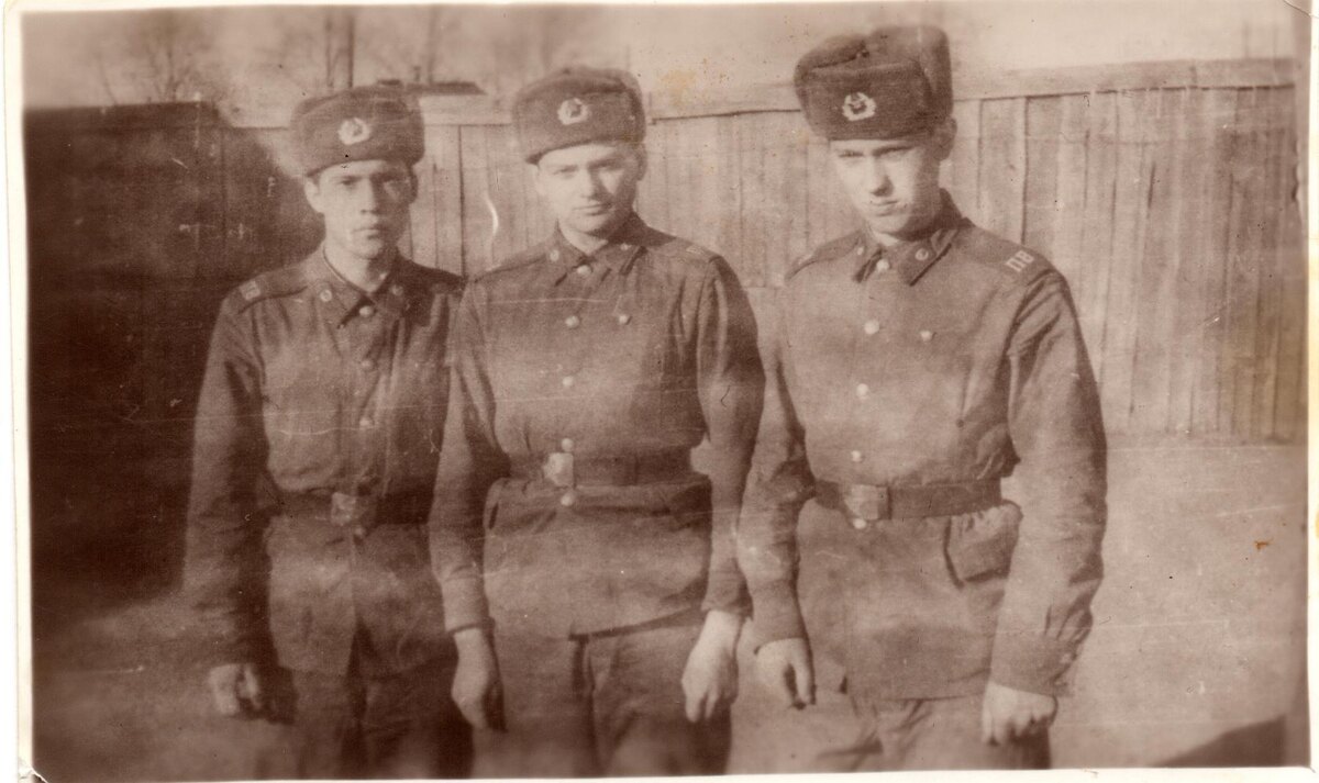 Имайкин, Фрося он же Сергей, Ситников. Все трое служили позже в Афганистане.