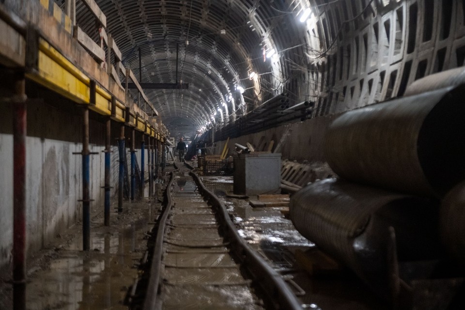    Новый щит для строительства Красносельско-Калининской линии вскоре запустят. Юлия ПЫХАЛОВА