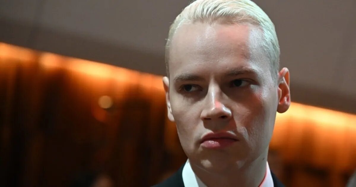 А он вас усыпляет патриотизмом