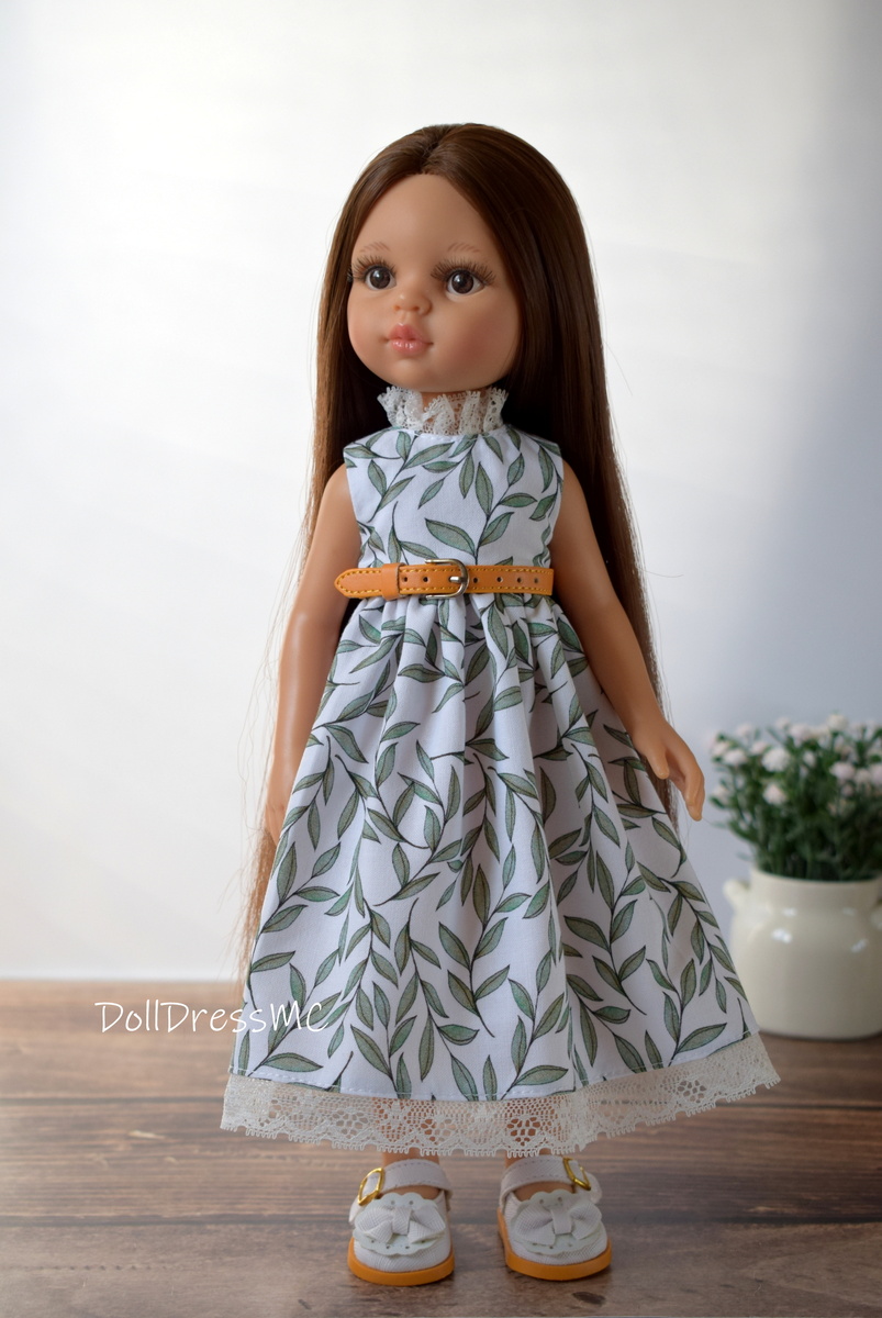 Фелисия в платье прекрасной расцветки ткани "листья на белоснежном фоне"