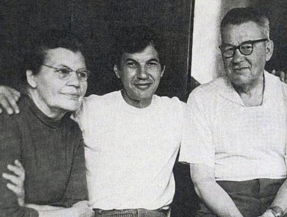 Георгий Бурков с отцом и мамой