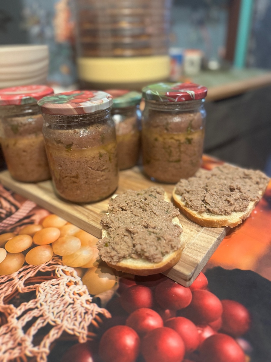 Вот такой вот замечательный паштет получается.