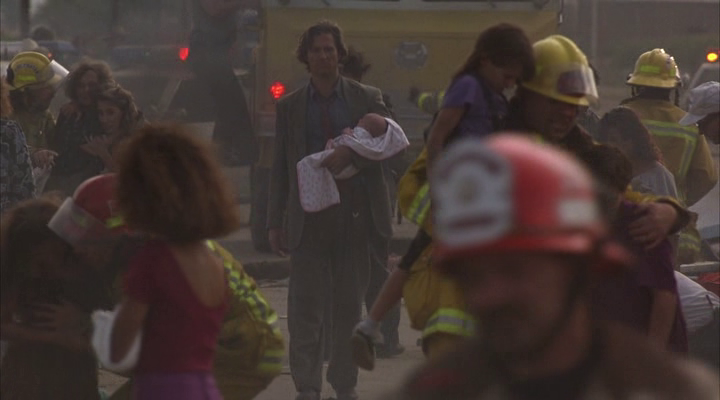 Кадр из фильма "Бесстрашный" (1993)