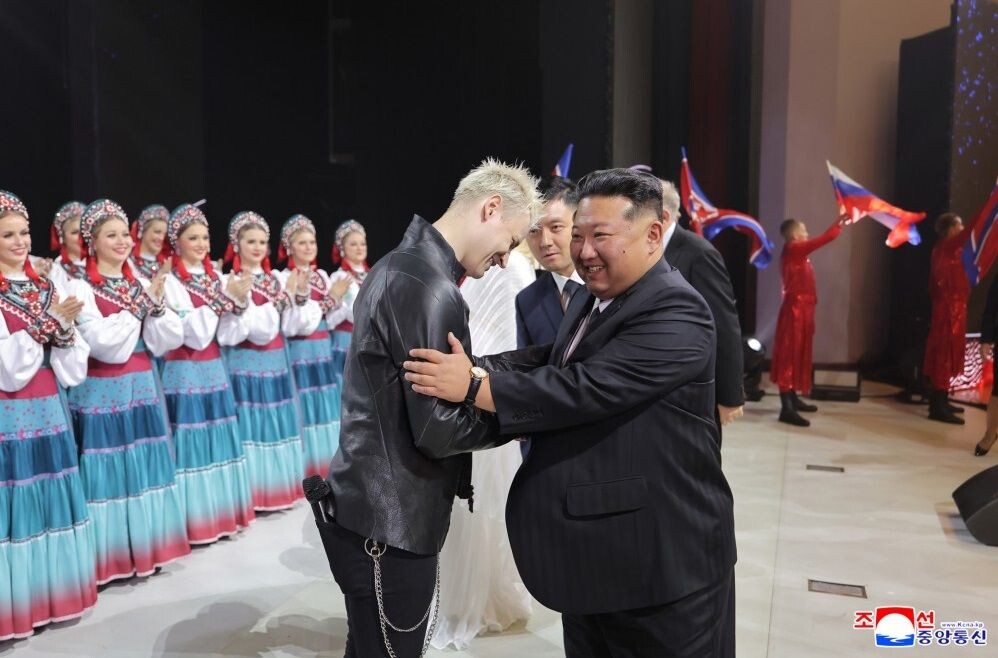    Ким Чен Ын лично выразил признательность российским артистам