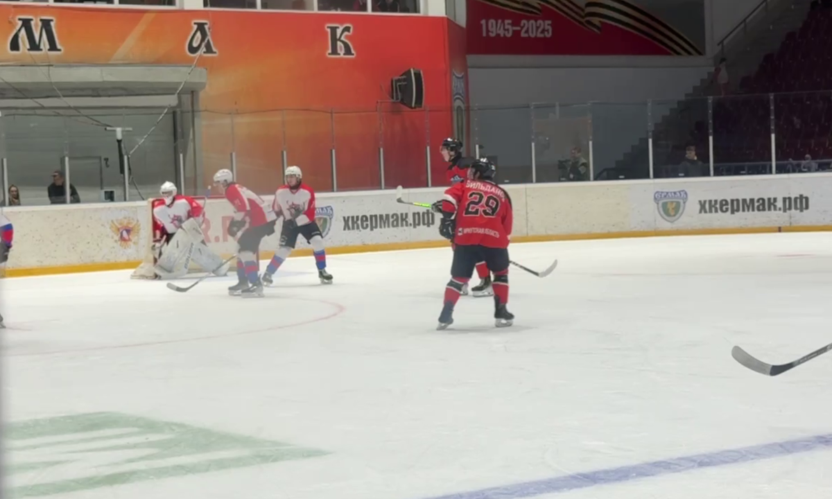 ХК "Ермак" одержал разгромную победу во втором матче с "Гвардией" в Ангарске
Фото: Скриншот видео из тг-канала (18+) хоккейного клуба "Ермак"