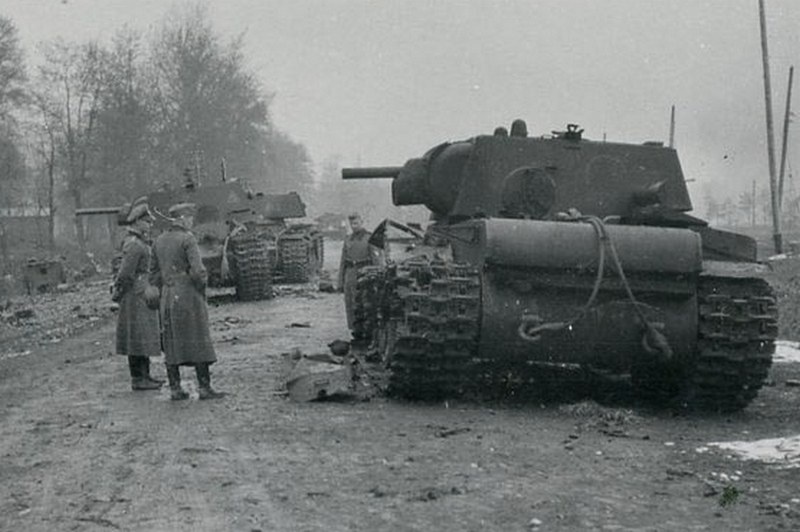 Танк КВ-1 производства ЛКЗ выпуска сентября 1941 года с заводским номером М-5215